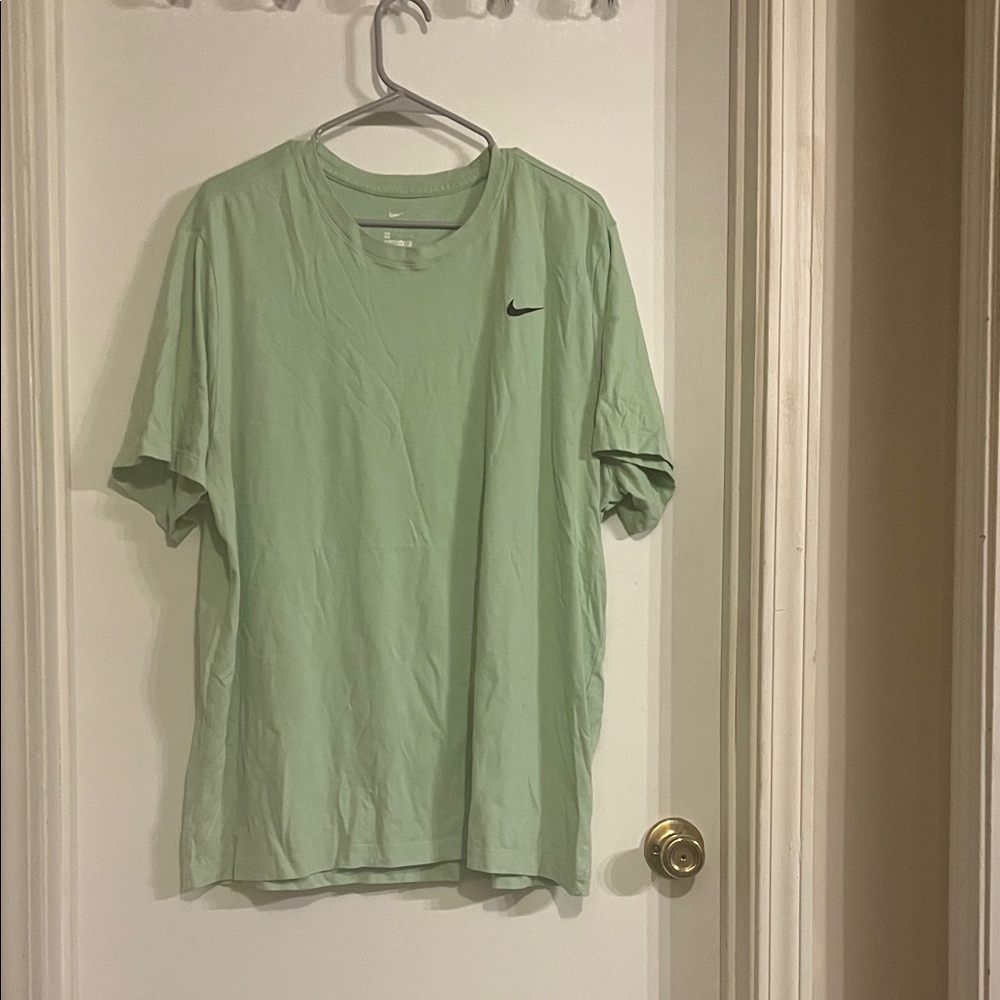 Nike Men's Light Green Short Sleeve Tee